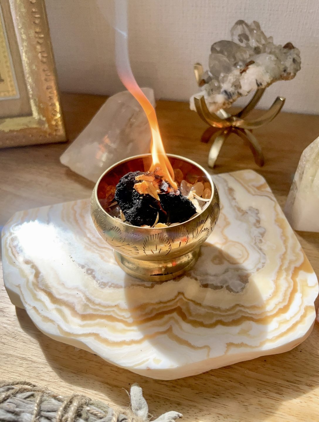 お香炊き チャコールを使ったお香の炊き方 - Amrita ✧ Crystal
