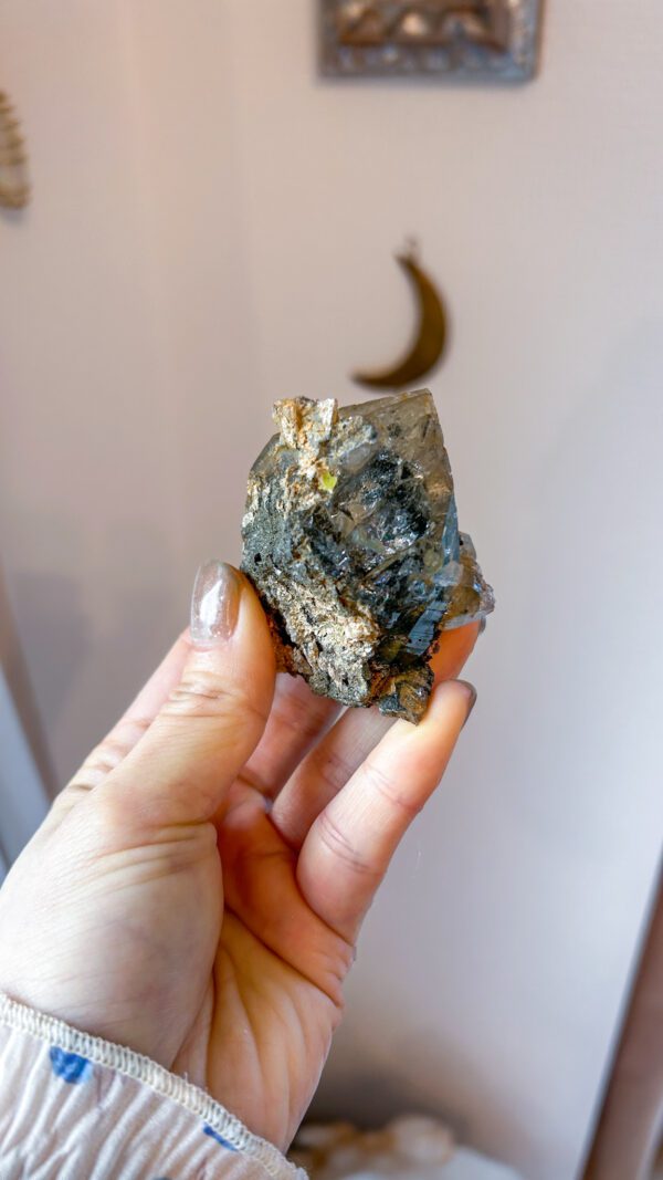 イエロー ブラック　パキスタン　フンザ　天然石　ヒマラヤ水晶