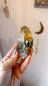 イエロー ブラック　パキスタン　フンザ　天然石　ヒマラヤ水晶