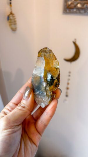 イエロー ブラック　パキスタン　フンザ　天然石　ヒマラヤ水晶