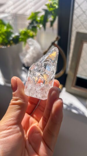 ブラジル産 クラック虹クォーツ Iris crystal