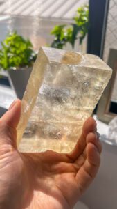 イエローカルサイト　水晶　天然石