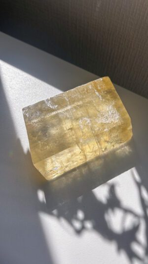 Big! 美しいイエローオプティカルカルサイト　Lemon jelly crystal