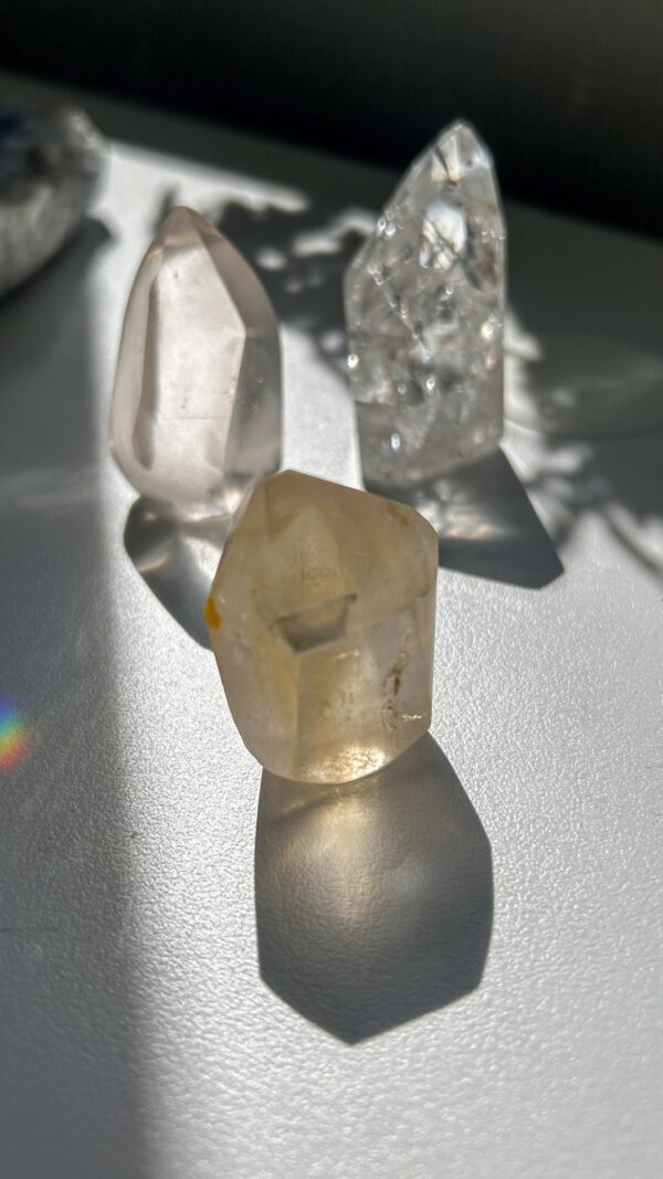クラック水晶　ブラジル水晶　天然石　水晶　ヒマラヤ水晶　イエロー水晶　手研磨　水晶ポイント