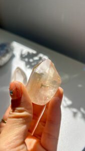 クラック水晶　ブラジル水晶　天然石　水晶　ヒマラヤ水晶　イエロー水晶　手研磨　水晶ポイント