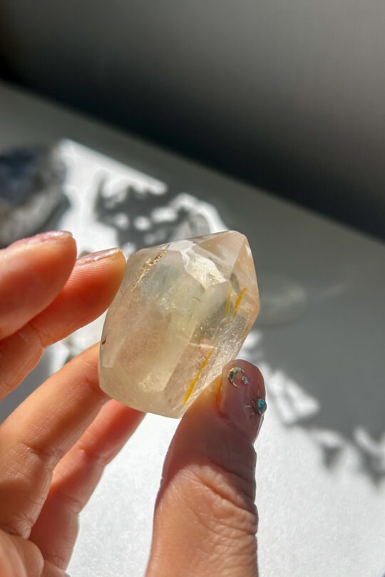 クラック水晶　ブラジル水晶　天然石　水晶　ヒマラヤ水晶　イエロー水晶　手研磨　水晶ポイント