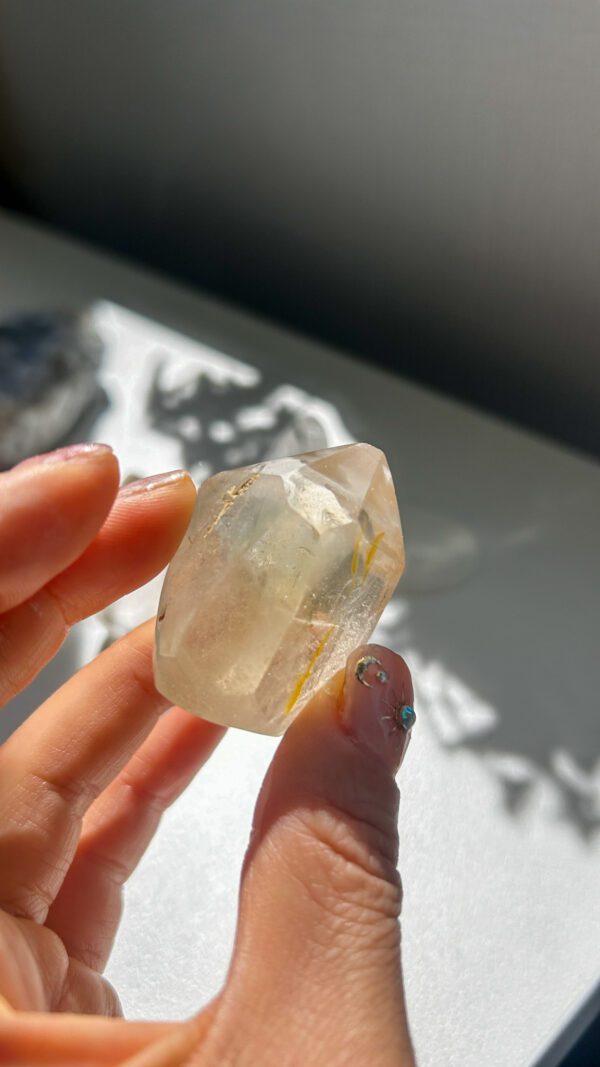 クラック水晶　ブラジル水晶　天然石　水晶　ヒマラヤ水晶　イエロー水晶　手研磨　水晶ポイント