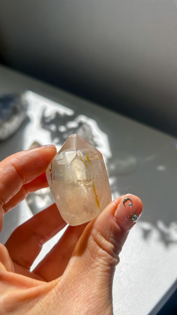クラック水晶　ブラジル水晶　天然石　水晶　ヒマラヤ水晶　イエロー水晶　手研磨　水晶ポイント