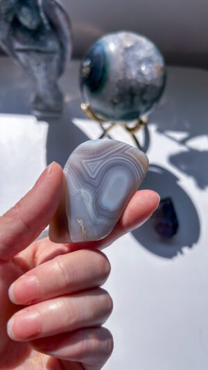 Blessing on your palm　手研磨 美しい淡色アゲートタンブル　お守りストーン