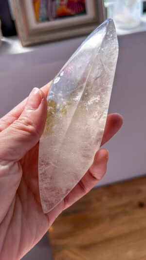 Blessing on your palm　手研磨 インクルージョンガーデン淡色ヒマラヤ水晶