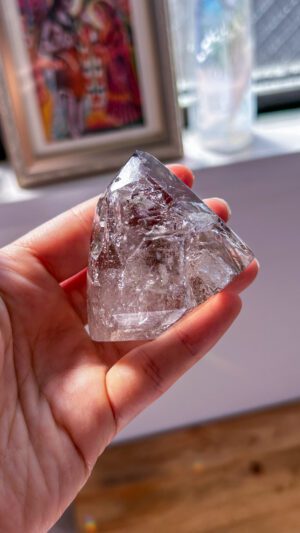 Blessing on your palm 虹あり 手研磨 美しい淡色スモーキー エレスチャル ヒマラヤ水晶