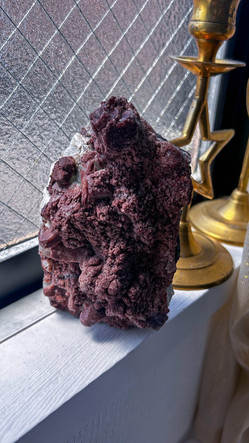 630g御神体のようなブラウンレッドのカルサイト岩石Sacred Brown-Red Calcite Stone - 画像 (5)