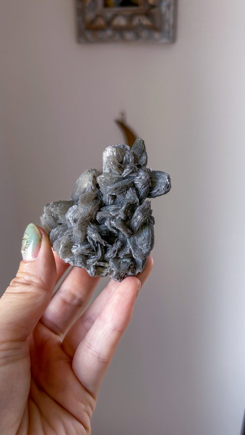 ブラックスティルバイト 天然石 レア インド 鉱物