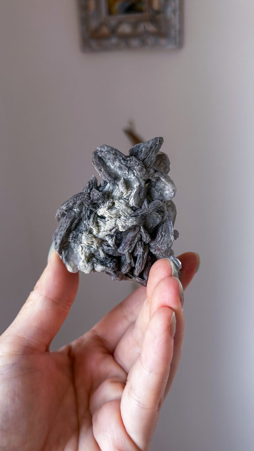 ブラックスティルバイト 天然石 レア インド 鉱物