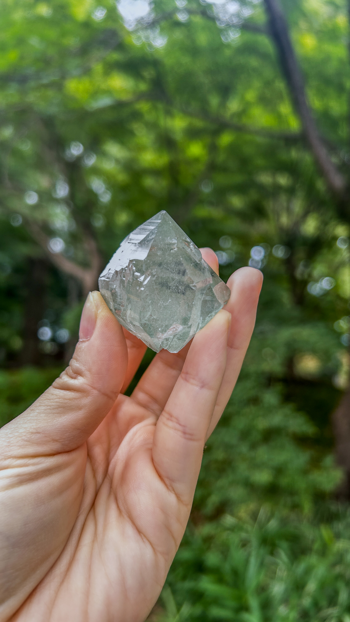 ヒマラヤのエネルギー マニハール水晶 緑のポイントヘッド Sacred Green gem
