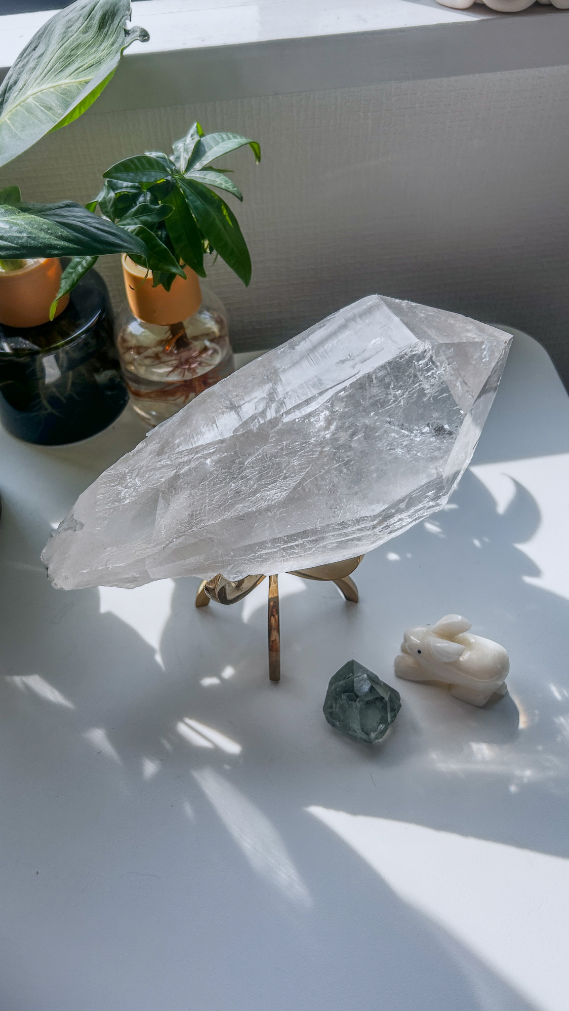 ご神体サイズ Maha Devi 美しいマニハール エネルギーを放つ特大の高純度ヒマラヤ水晶ポイント XXL 1.9KG - 画像 (4)