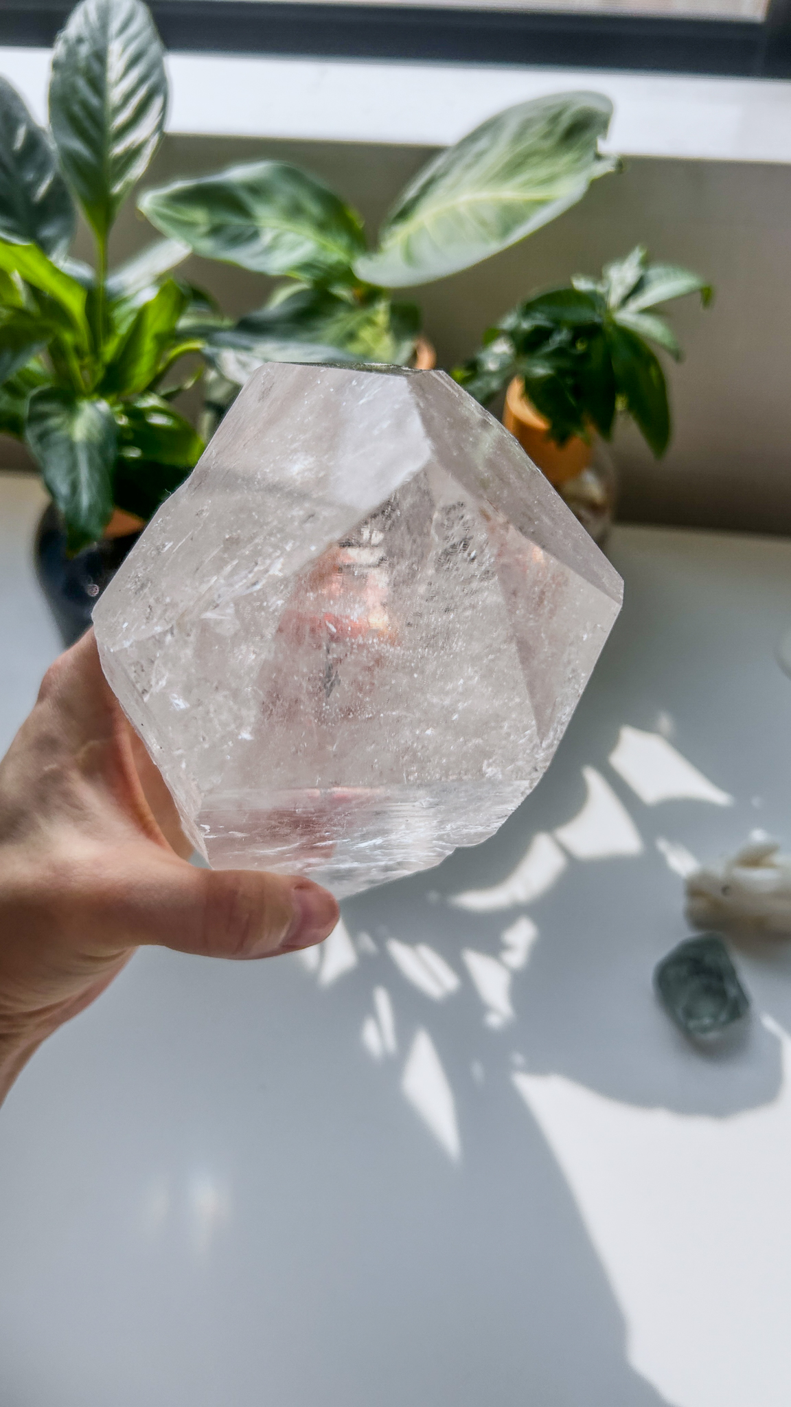 ご神体サイズ Maha Devi 美しいマニハール エネルギーを放つ特大の高純度ヒマラヤ水晶ポイント XXL 1.9KG - 画像 (6)