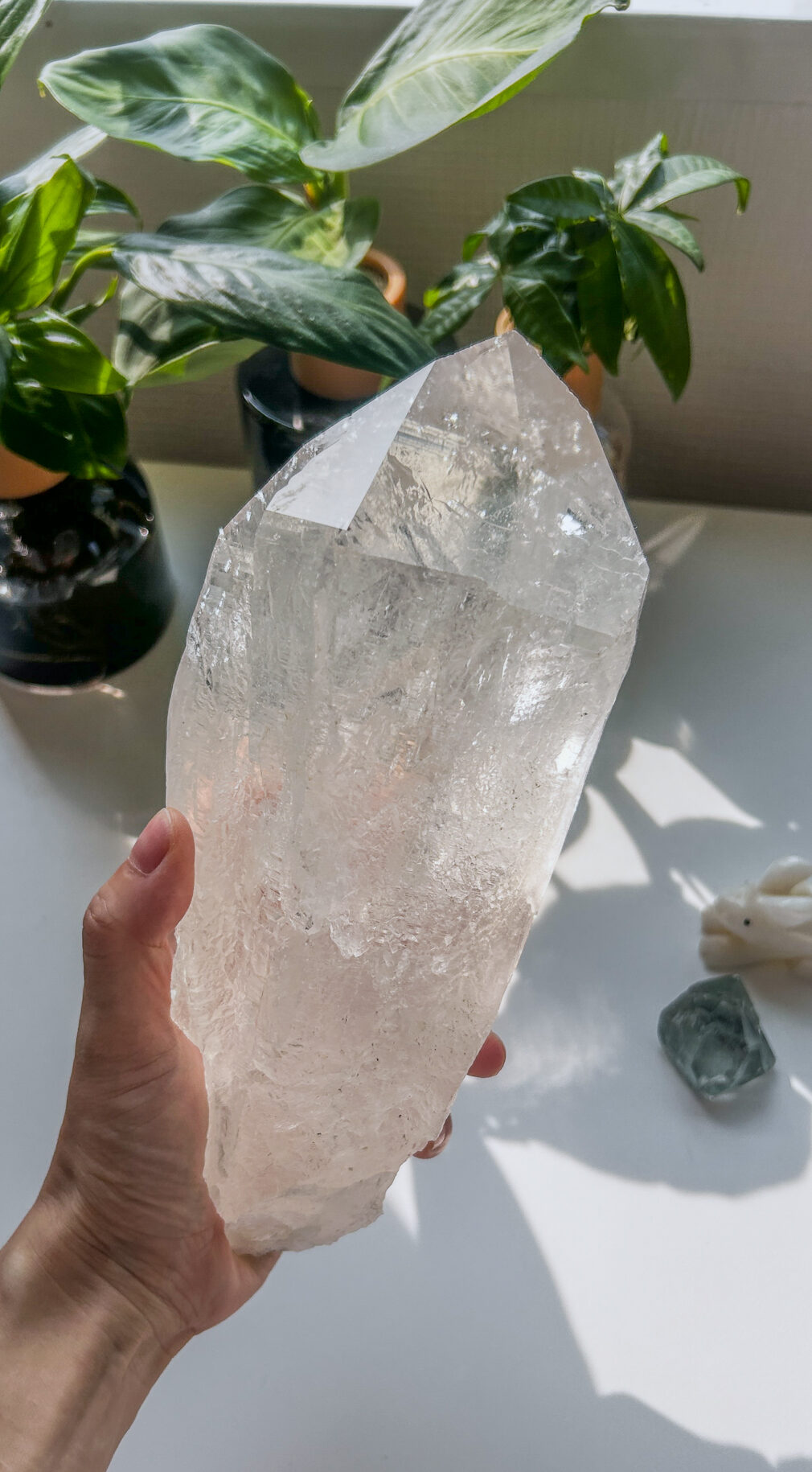 ご神体サイズ Maha Devi 美しいマニハール エネルギーを放つ特大の高純度ヒマラヤ水晶ポイント XXL 1.9KG - 画像 (16)