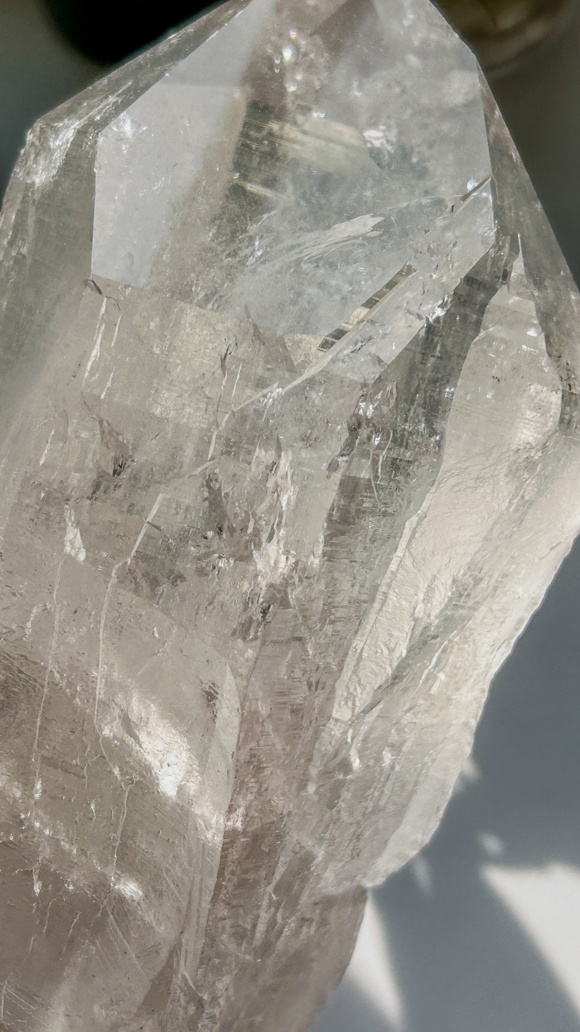 ご神体サイズ Maha Devi 美しいマニハール エネルギーを放つ特大の高純度ヒマラヤ水晶ポイント XXL 1.9KG - 画像 (7)