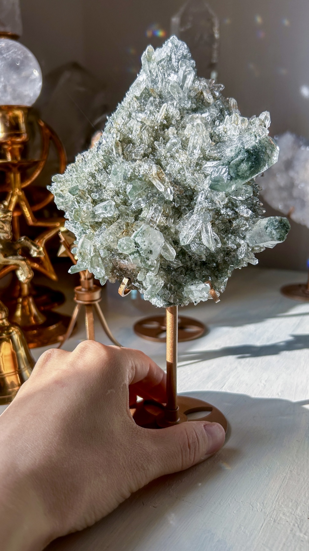 美・キラキラのマニハールクラスター/ゴールドルチル・アナテース&クローライト スタンド付き The Abundance of God's Creation - 画像 (2)