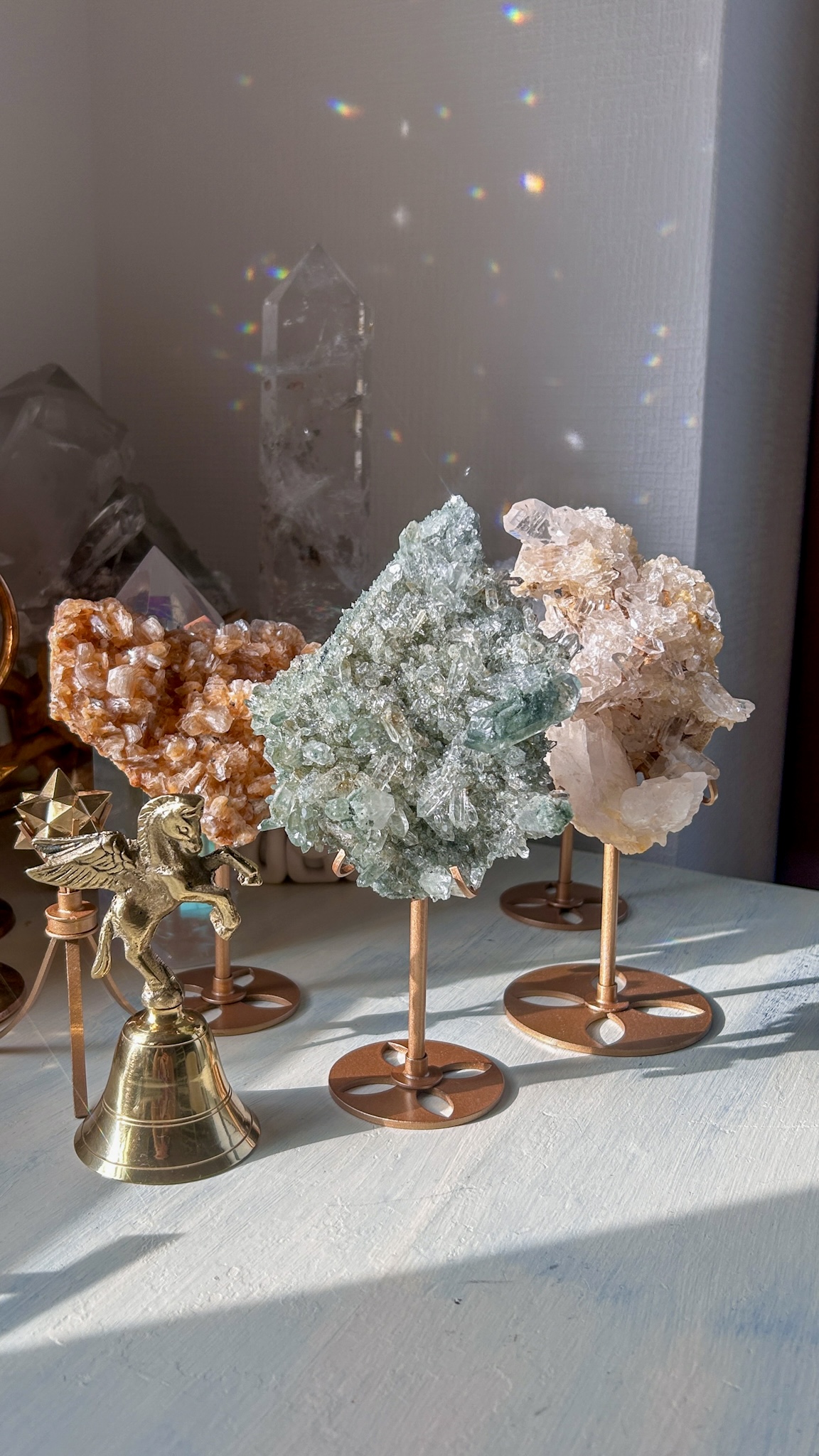 マニカラン フロスティ ピンクサマディクォーツ 個性的なハリハリクラスター スタンド付き Vibrating heart - 画像 (9)