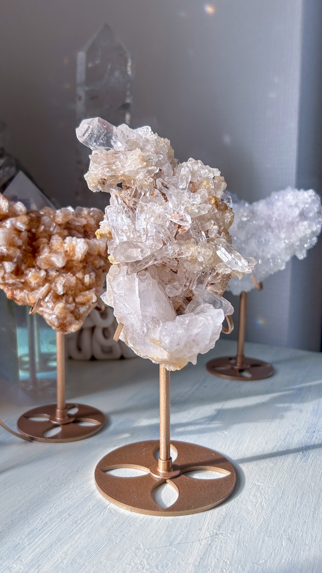 ギルギット スカルドゥ産ヒマラヤ水晶 ─ Home of Nostalgia スタンド付き