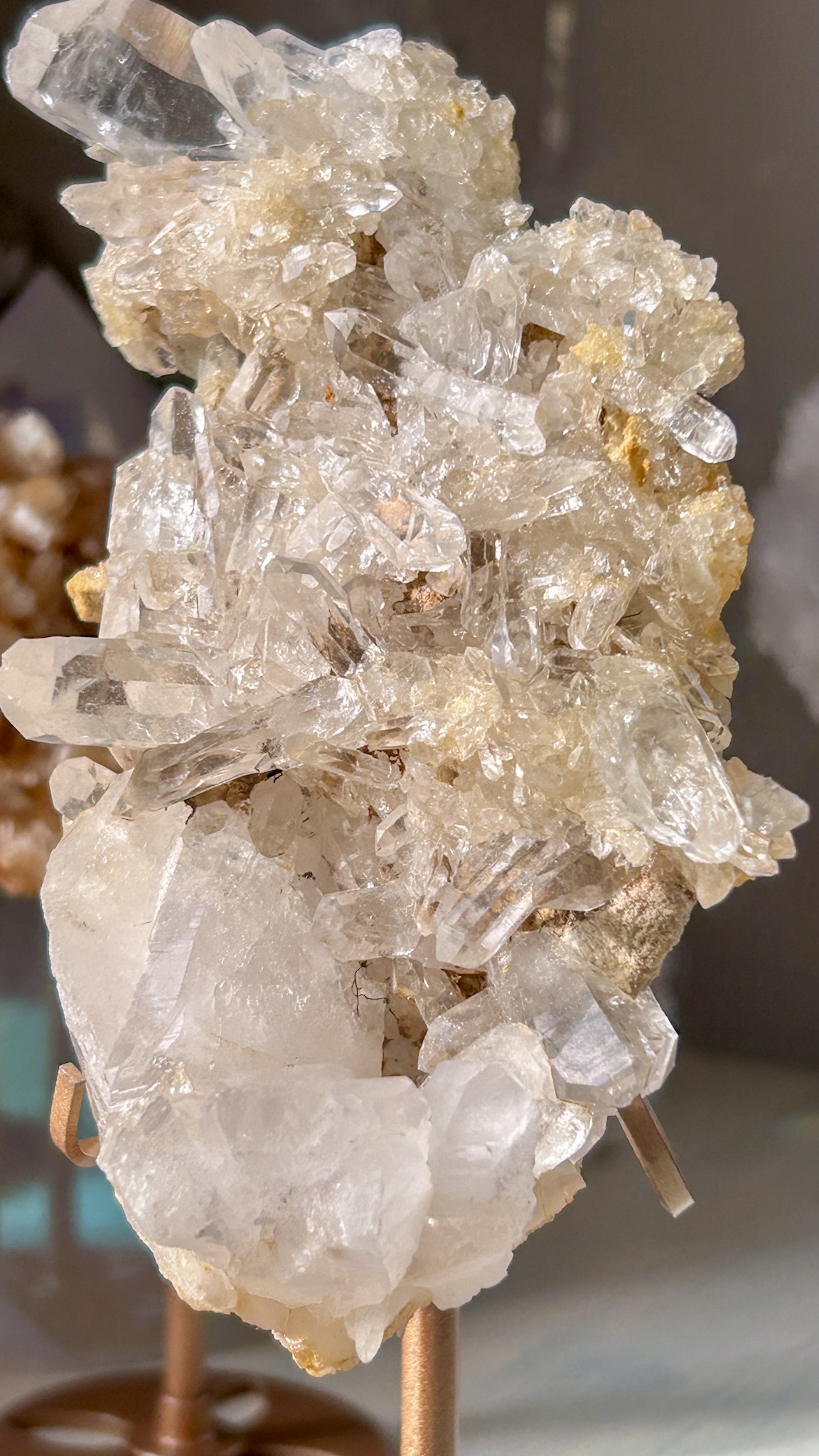 ギルギット スカルドゥ産ヒマラヤ水晶 ─ Home of Nostalgia スタンド付き - 画像 (3)