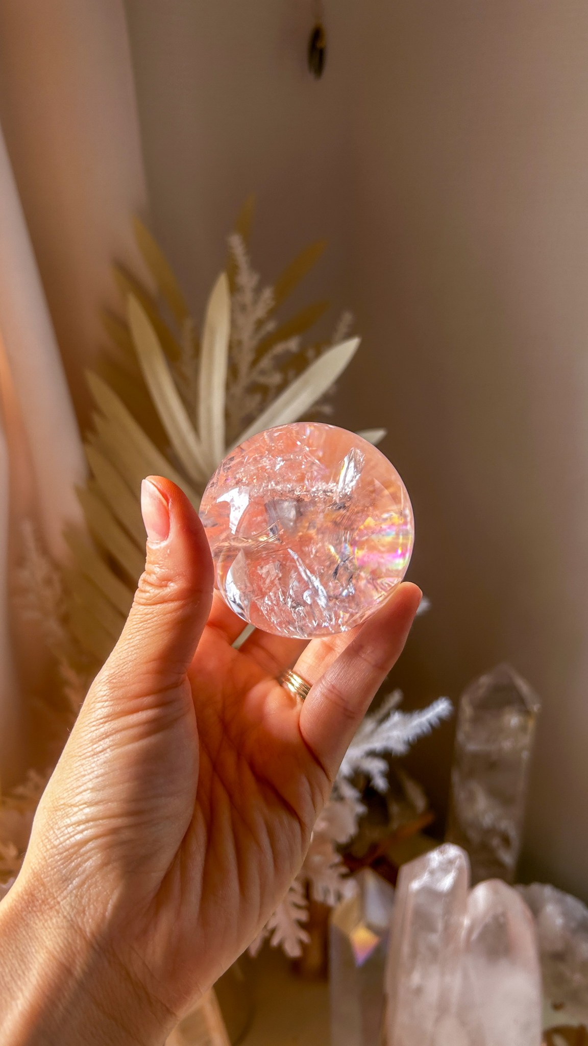 愛の開花 マダガスカルの最高品質 ピンク ヘマタイト クォーツ 🌈 スフィア You are loved 淡ピンク57mm - 画像 (3)