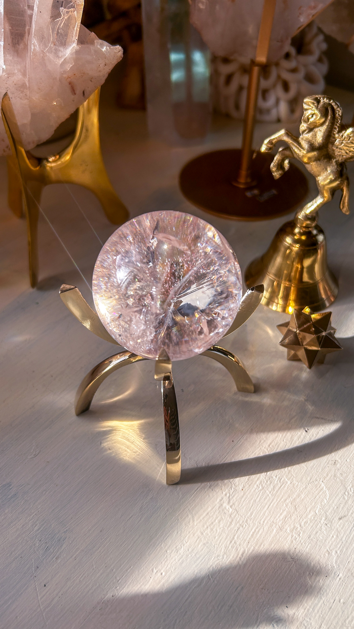 愛の開花 マダガスカルの最高品質 ピンク ヘマタイト クォーツ 🌈 スフィア You are loved 淡ピンク57mm - 画像 (2)