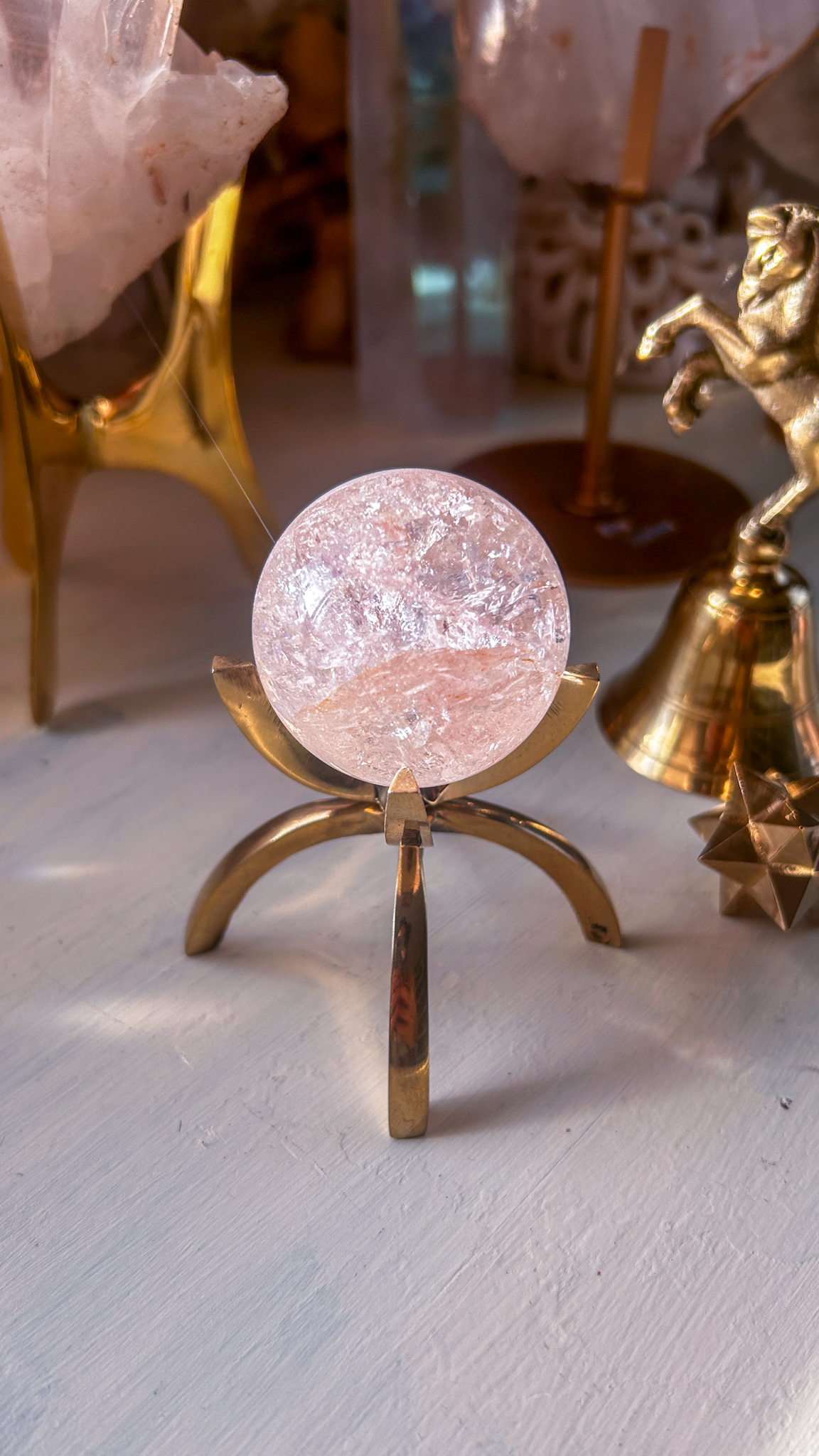 愛の開花 マダガスカルの最高品質 ピンク ヘマタイト クォーツ 🌈 スフィア You are loved キラキラ虹優しいピンク47mm - 画像 (3)