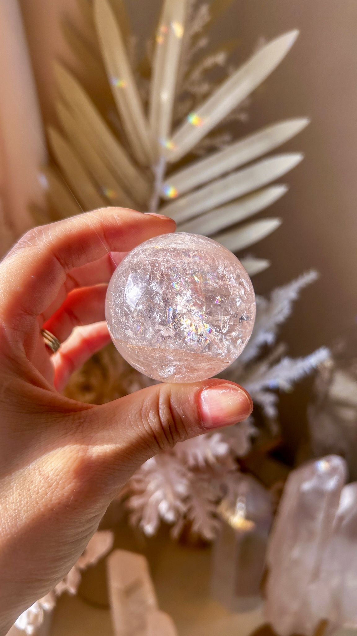 愛の開花 マダガスカルの最高品質 ピンク ヘマタイト クォーツ 🌈 スフィア You are loved キラキラ虹優しいピンク47mm