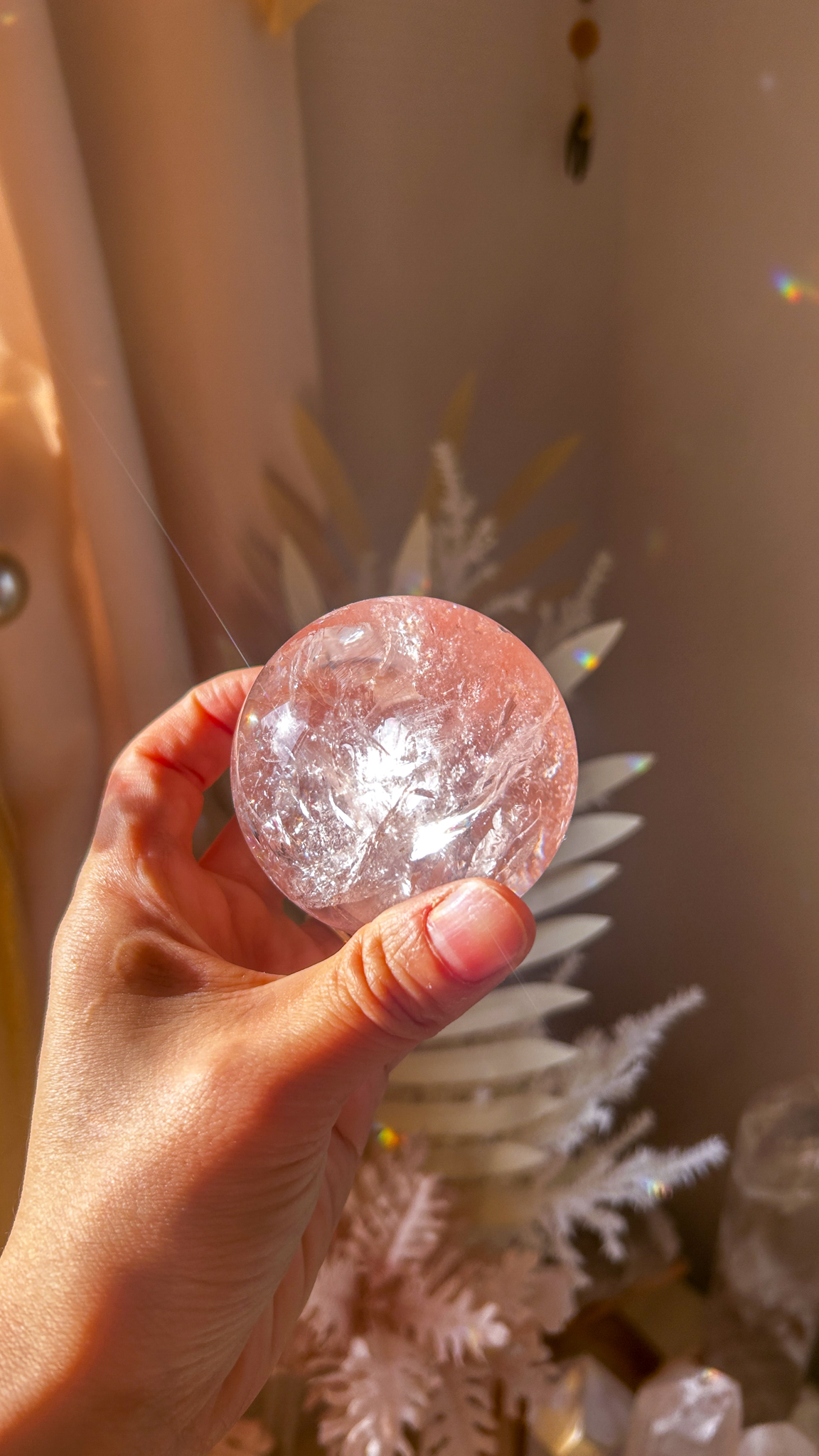 愛の開花 マダガスカルの最高品質 ピンク ヘマタイト クォーツ 🌈 スフィア You are loved 大きな虹インクルージョン濃いピンク63mm - 画像 (5)