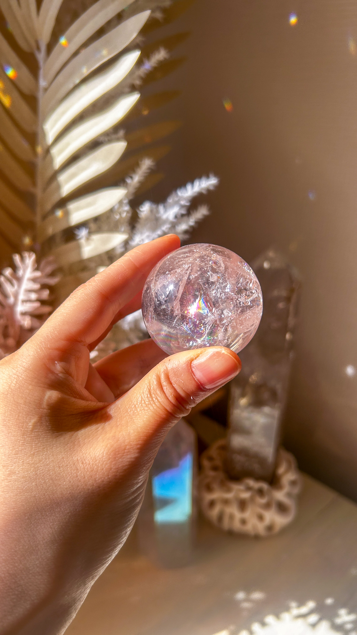 愛の開花 マダガスカルの最高品質 ピンク ヘマタイト クォーツ 🌈 スフィア You are loved 虹たくさん淡ピンク45mm - 画像 (3)