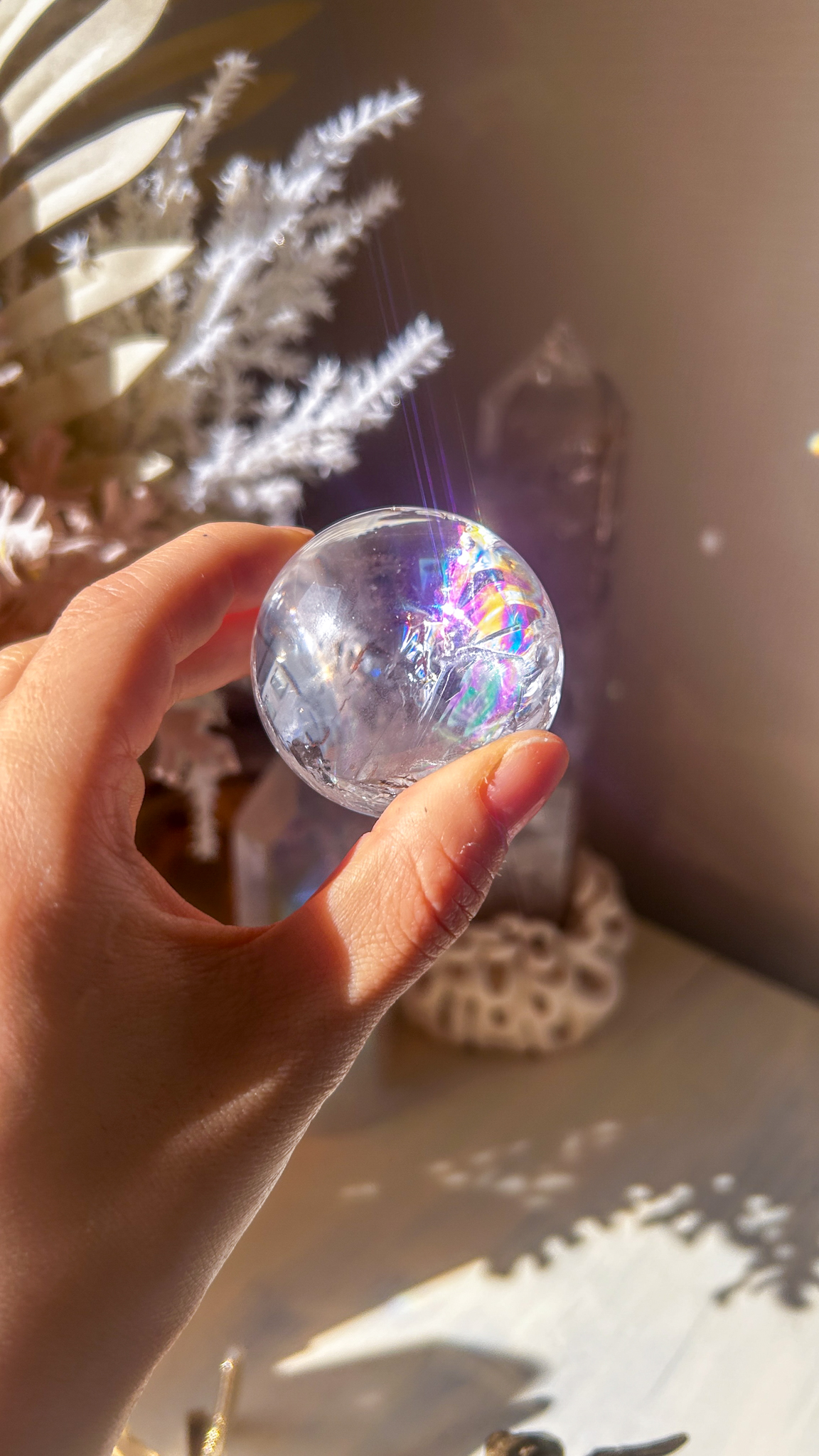 愛の開花 マダガスカルの最高品質 ピンク ヘマタイト クォーツ 🌈 スフィア You are loved 虹がギラギラピンク味少・柔らかクリア48mm