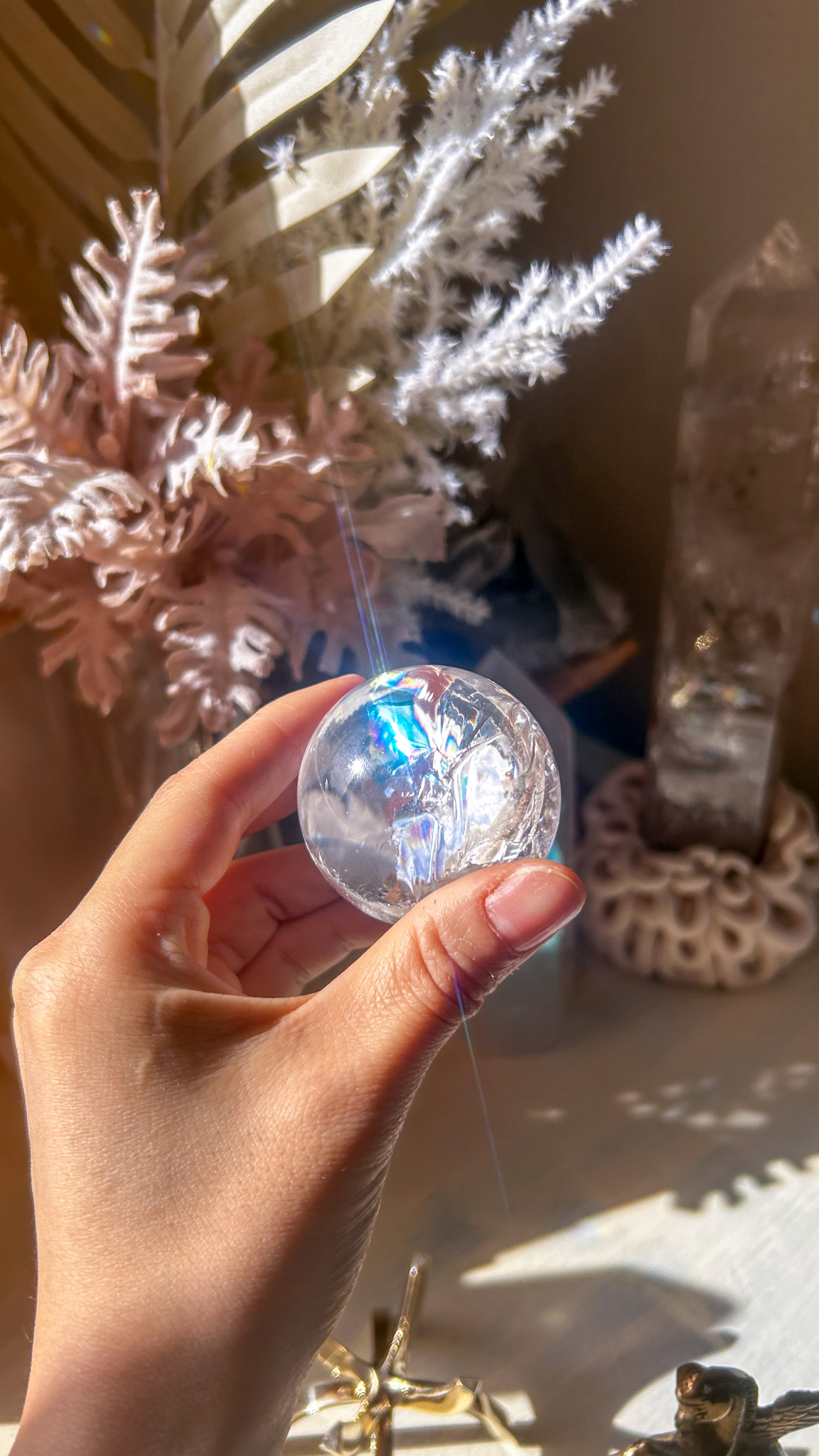 愛の開花 マダガスカルの最高品質 ピンク ヘマタイト クォーツ 🌈 スフィア You are loved 虹がギラギラピンク味少・柔らかクリア48mm - 画像 (3)