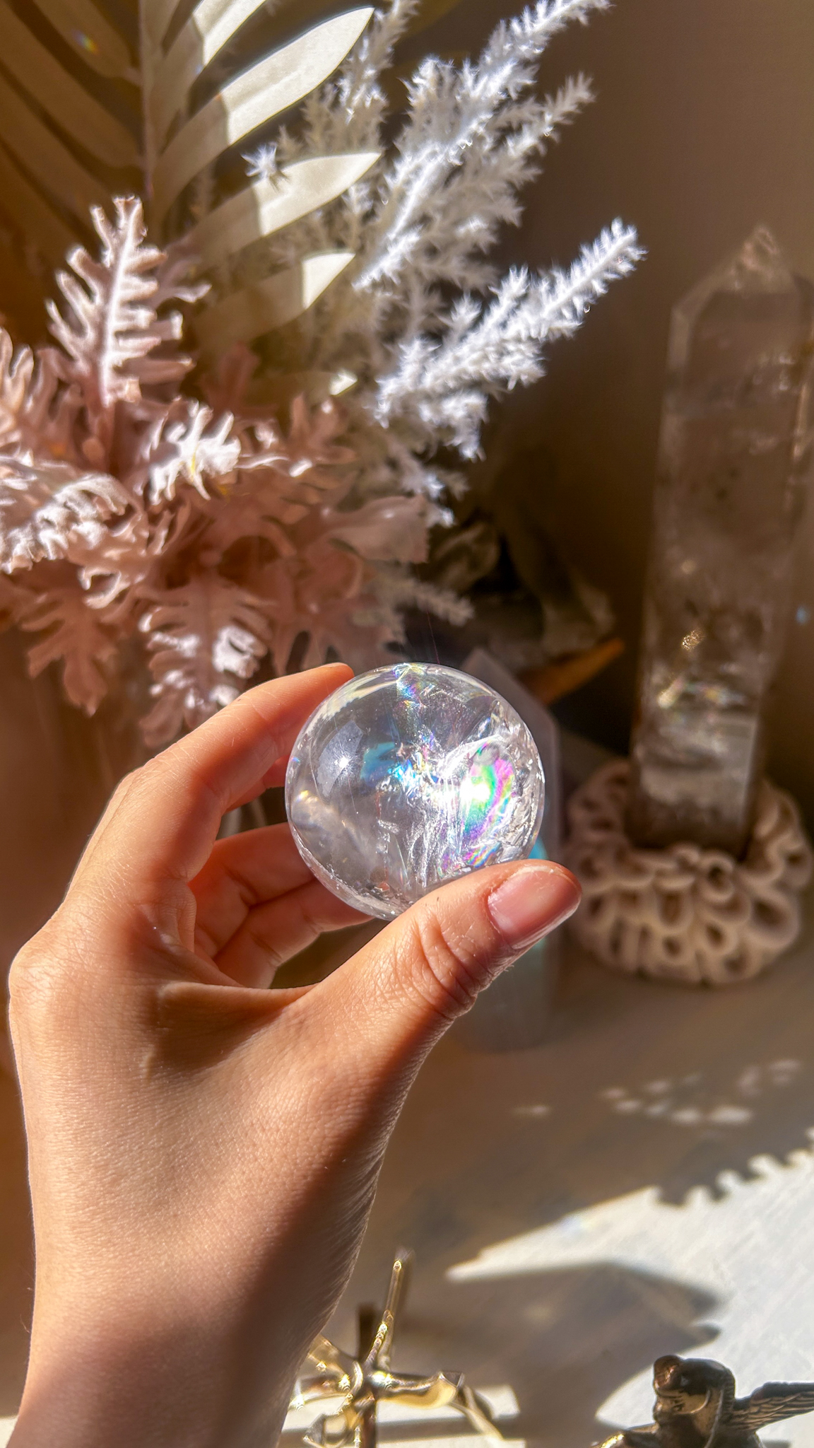 愛の開花 マダガスカルの最高品質 ピンク ヘマタイト クォーツ 🌈 スフィア You are loved 虹がギラギラピンク味少・柔らかクリア48mm - 画像 (4)