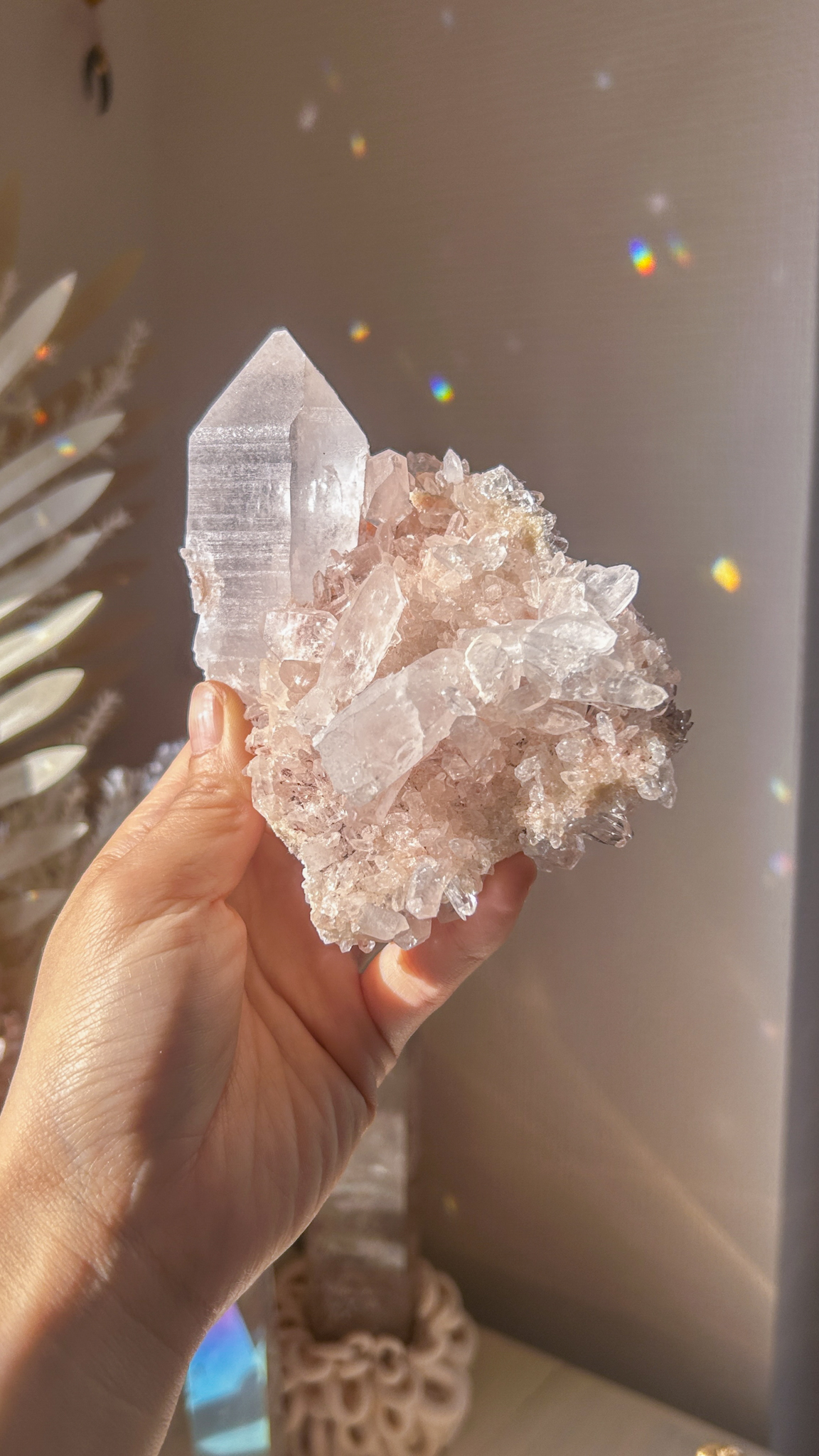 マニカラン フロスティ ピンクサマディクォーツ 個性的なハリハリクラスター スタンド付き Vibrating heart - 画像 (3)