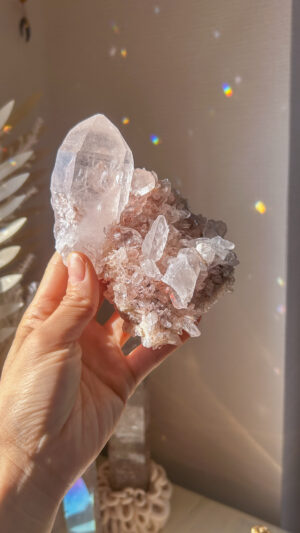 マニカラン フロスティ ピンクサマディクォーツ 個性的なハリハリクラスター スタンド付き Vibrating heart