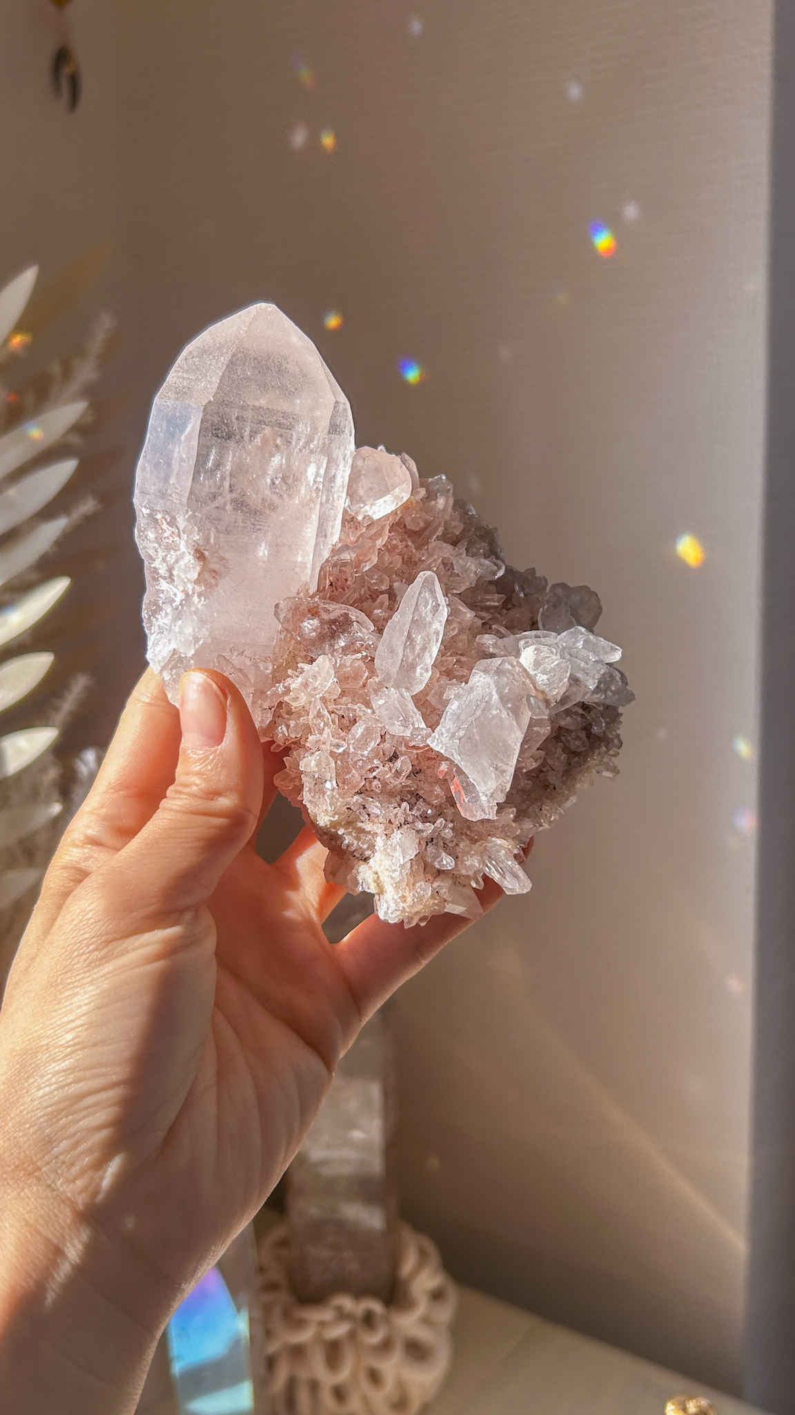 マニカラン フロスティ ピンクサマディクォーツ 個性的なハリハリクラスター スタンド付き Vibrating heart