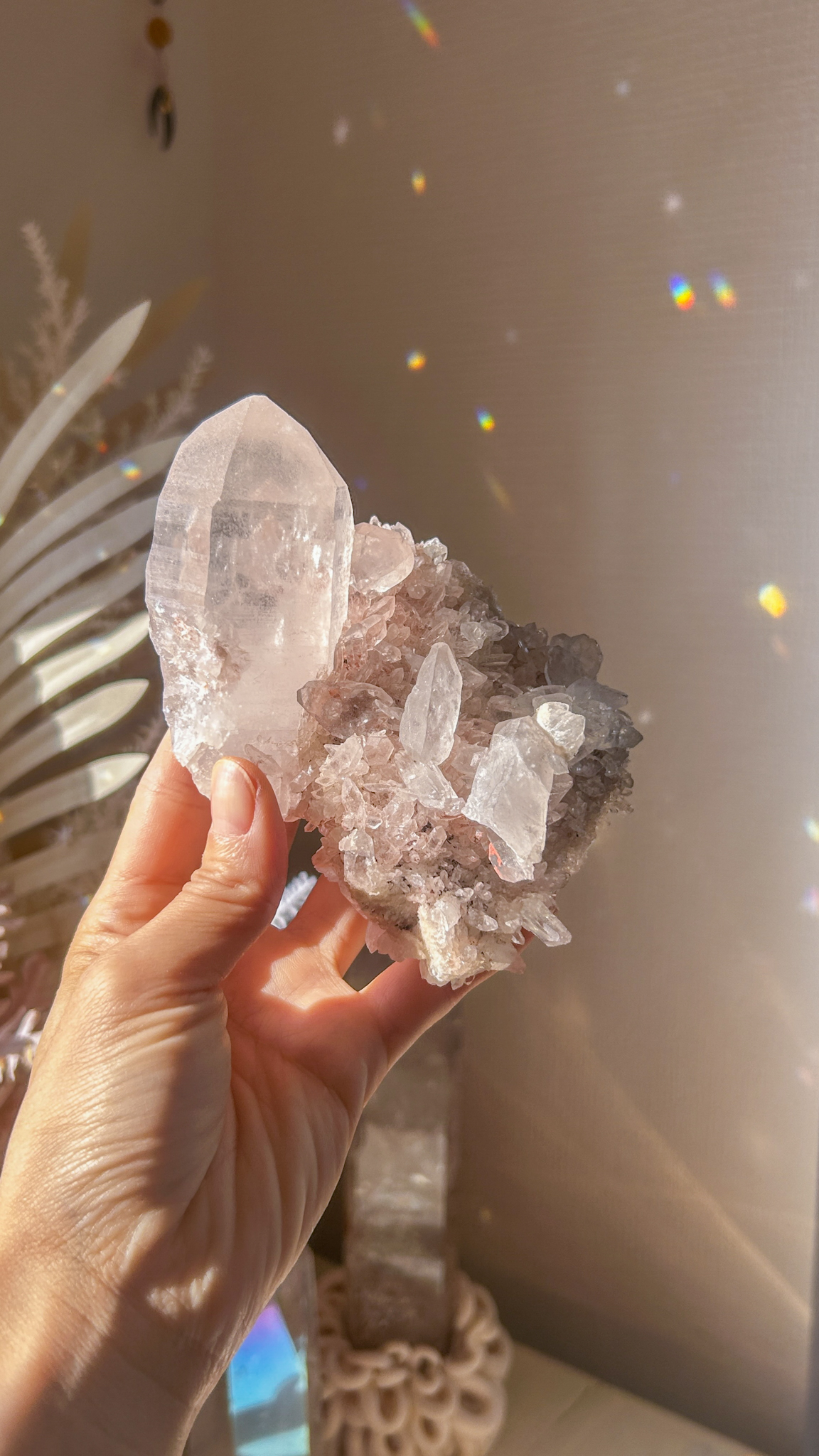 マニカラン フロスティ ピンクサマディクォーツ 個性的なハリハリクラスター スタンド付き Vibrating heart - 画像 (5)