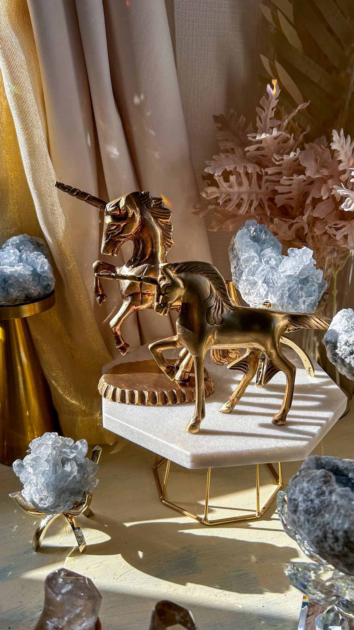 一点もの Amrita✧Vintage アメリカヴィンテージ・ミッドセンチュリー真鍮の立派な輝く片目のユニコーン - 画像 (5)