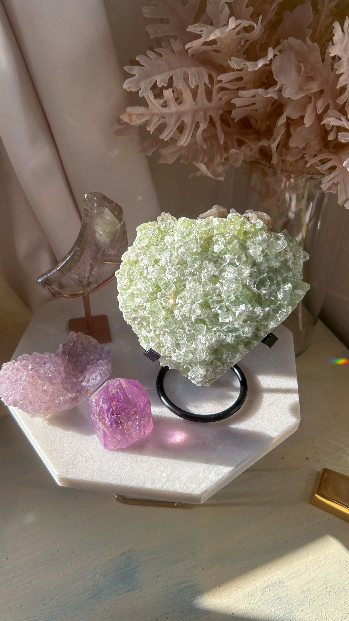 キューブの結晶 ケーキのようなグリーン アポフィライト with スティルバイト・オケナイト Lサイズ - 画像 (2)