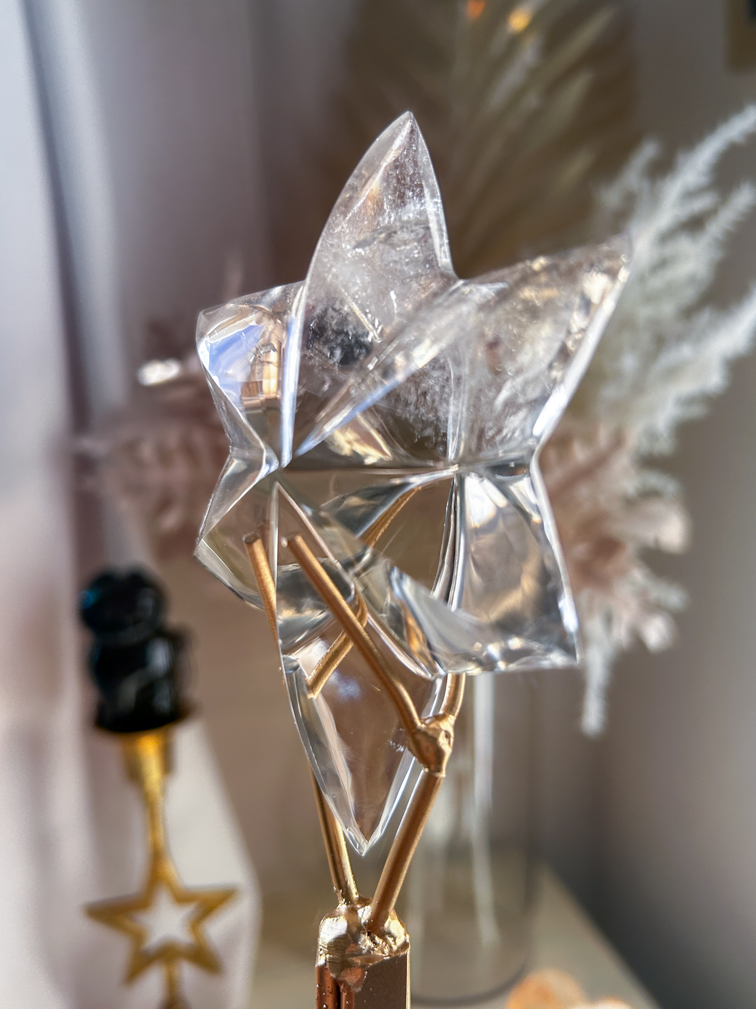 ベツレヘムの星・贅沢なバイーア産職人の一点もの・レムリアンカービング(スタンド付き) ほんのりスモーキートップに虹あり - 画像 (5)