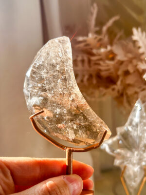 ZeccaMoonGem🌙ゼッカ産スモーキーファセットムーン（スタンド付き）Bキラキラ＆虹あり