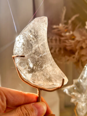 ZeccaMoonGem🌙ゼッカ産スモーキーファセットムーン(スタンド付き)C ホワイト・シルバーガーデン虹あり