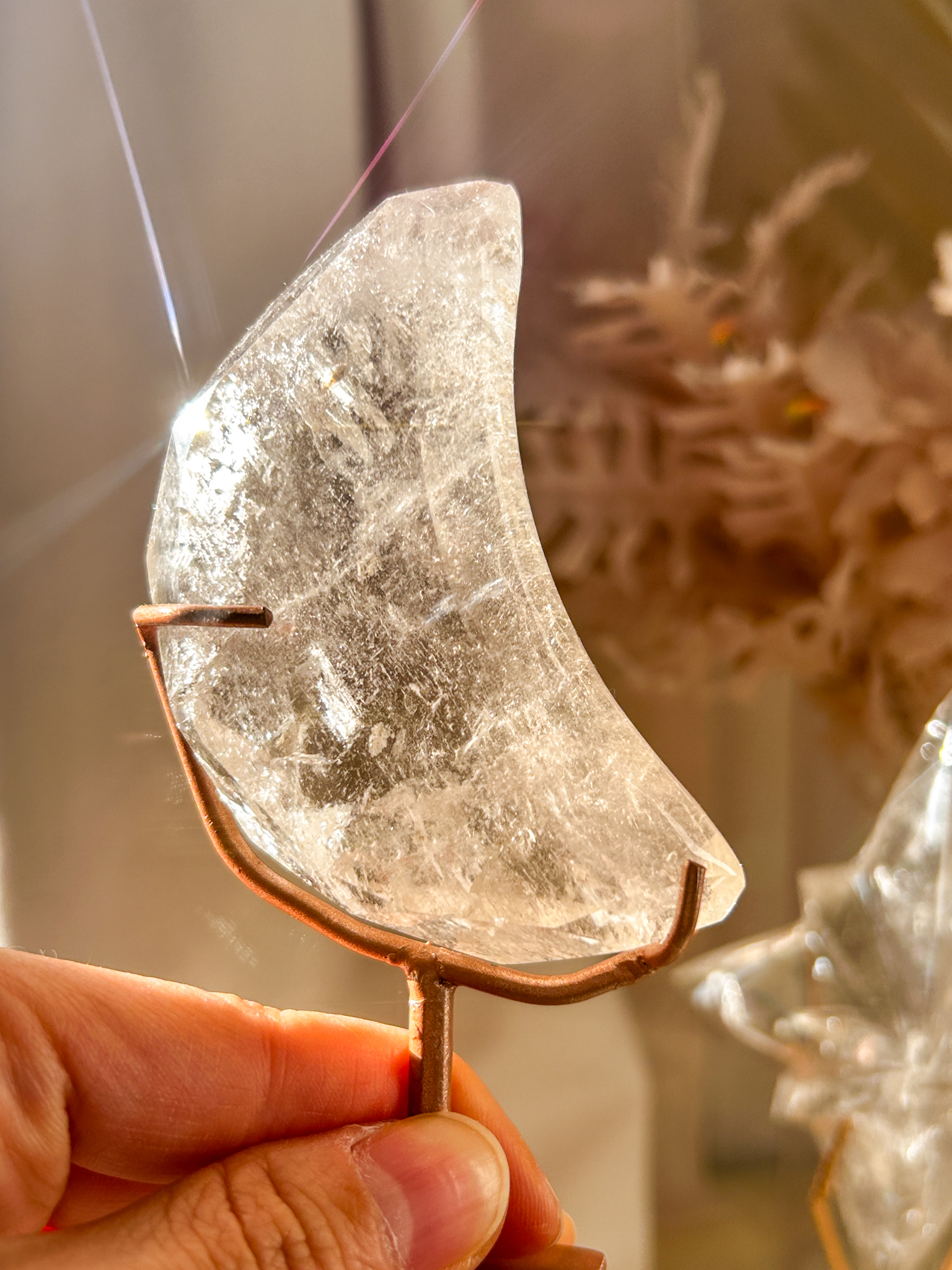 ZeccaMoonGem🌙ゼッカ産スモーキーファセットムーン(スタンド付き)C ホワイト・シルバーガーデン虹あり