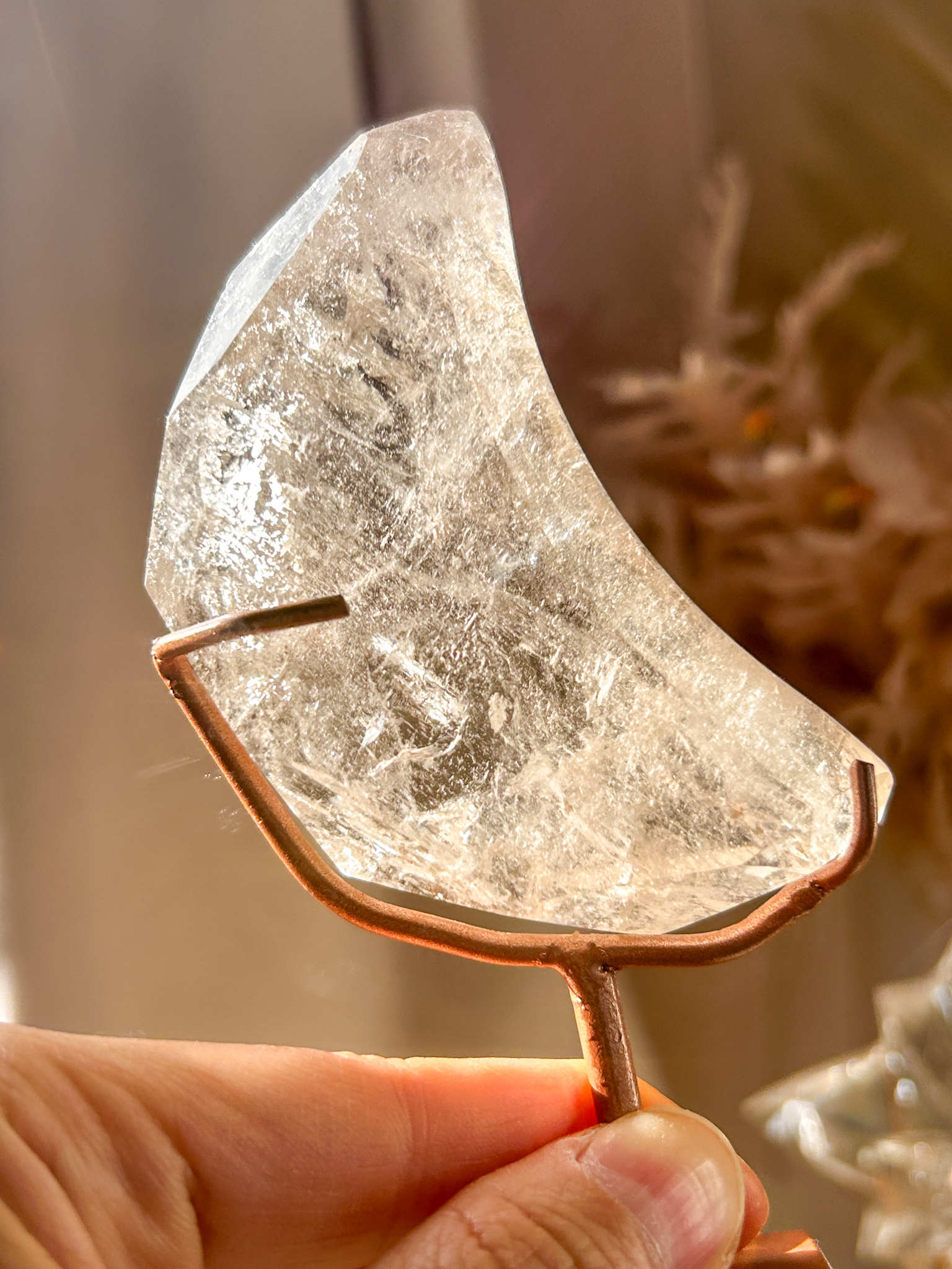 ZeccaMoonGem🌙ゼッカ産スモーキーファセットムーン(スタンド付き)C ホワイト・シルバーガーデン虹あり - 画像 (4)