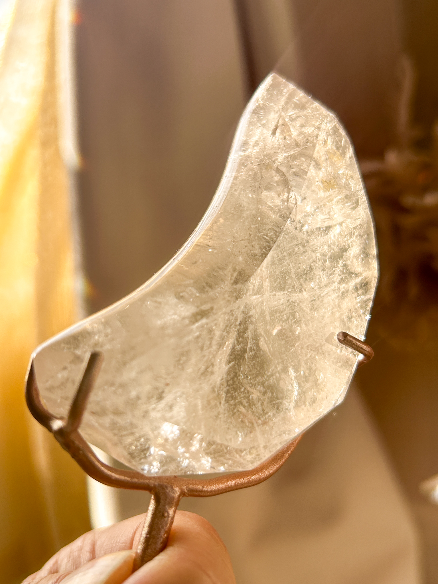 ZeccaMoonGem🌙ゼッカ産スモーキーファセットムーン(スタンド付き)C ホワイト・シルバーガーデン虹あり - 画像 (7)