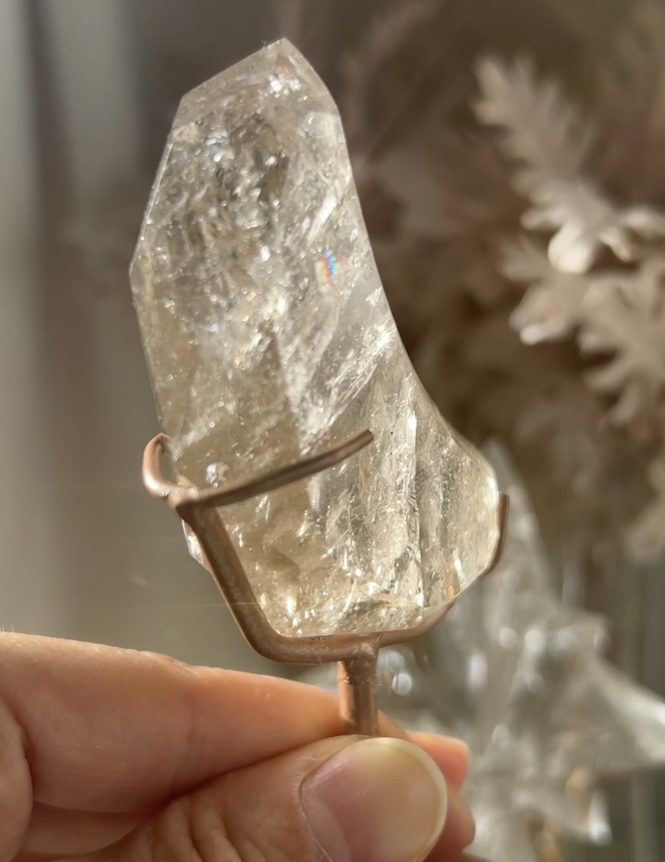 ZeccaMoonGem🌙ゼッカ産スモーキーファセットムーン(スタンド付き)E高透明・スモーキー虹あり - 画像 (7)