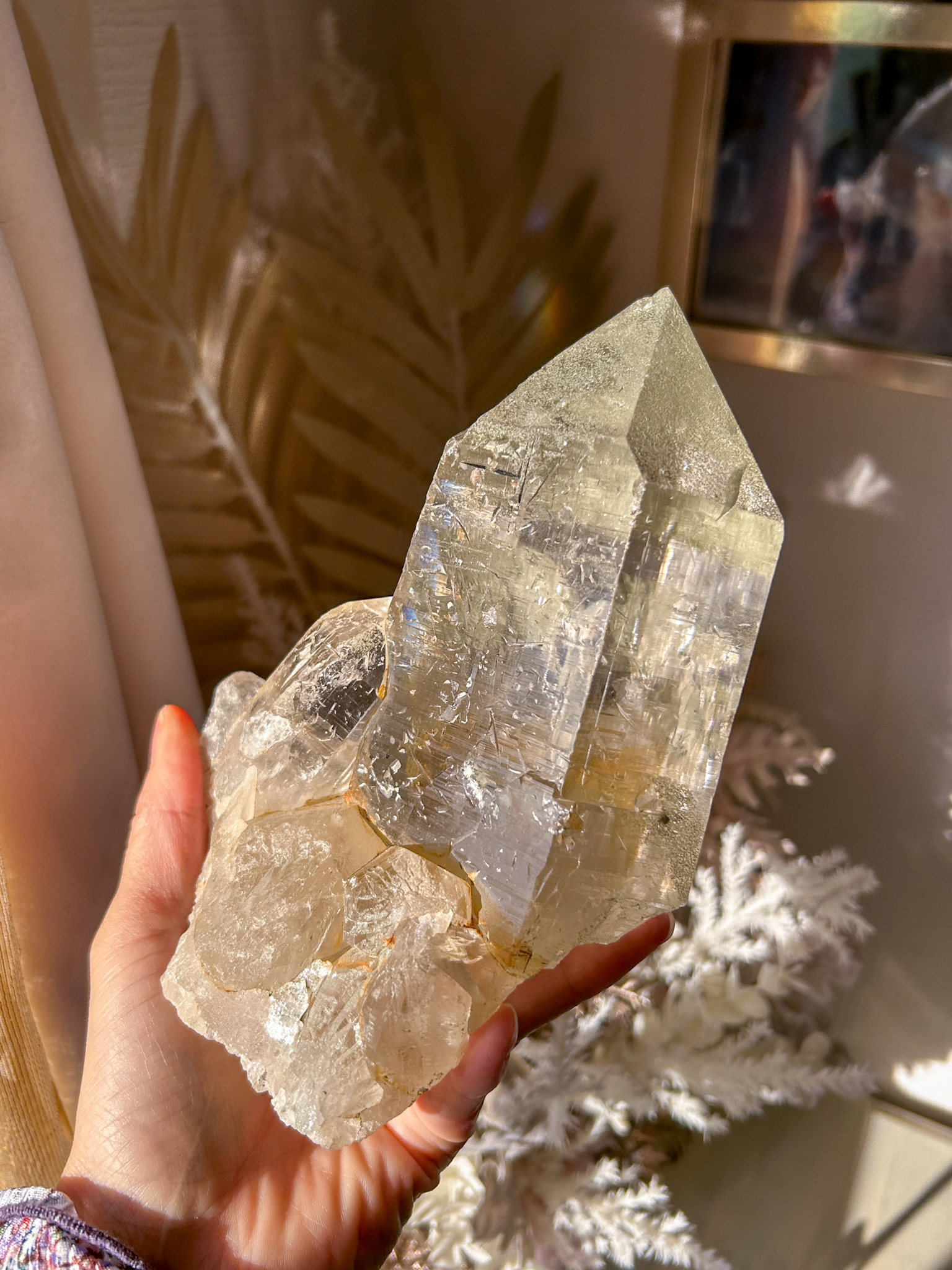 博物館級 超希少・入手困難・🔮古代文字が浮かび上がる
ガネーシュヒマール(シェルトゥン)ネパール産 巨大マスタークリスタル Ganesh, the God of Divine Blissスタンド付き - 画像 (3)